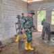Tim Satgas TMMD ke-119 Kodim 0310/SS rehab Rumah Tidak Layak Huni di Nagari Tanjung Bonai Aur Selatan, Kecamatan Sumpur Kudus, Kabupaten Sijunjung, Sumbar.