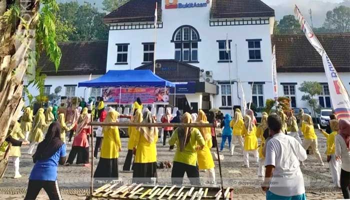 Senam Massal Awali Operasi Pasar Pangan di Kota Sawahlunto