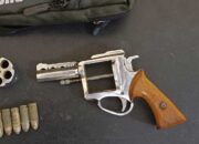 Barang bukti senjata api ilegal jenis revolver
