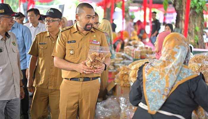Wakil Gubernur, Audy Joinaldy Buka Bazar Ramadan 1445 Hijriah Di Halaman Kantor Gubernur Sumatera Barat