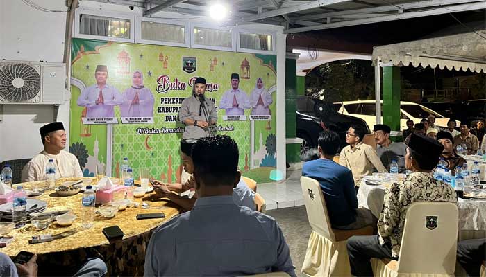 Benny Dwifa Yuswir saat Buka Bersama Tim Pemenangan di rumah dinas Wakil Bupati Sijunjung