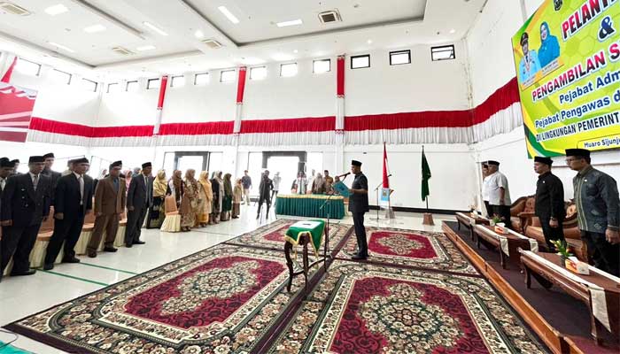 Bupati Sijunjung Lantik 2 Pejabat Administrator, 8 Pejabat Pengawas dan 35 Kepala Sekolah