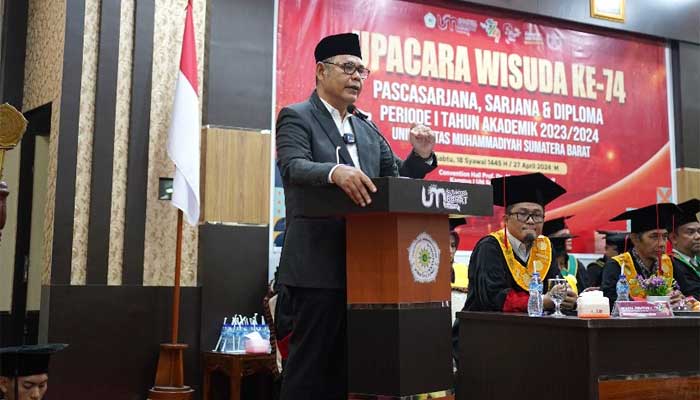 Bupati Solok, Epyardi Asda Sampaikan Orasi Ilmiah di wisuda Universitas Muhammadiyah Sumatera Barat ke-74