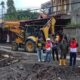 Dinas Putr Agam Berjibaku Bersihkan Material Banjir Lahar Dingin Di Bukit Batabuah
