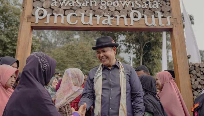 Perputaran Uang Libur Lebaran 2024 di Kabupaten Solok Tembus Rp 200 Miliar Lebih 1 Bupati Solok, Epyardi Asda di kawasan Geo Wisata Pincuran Puti