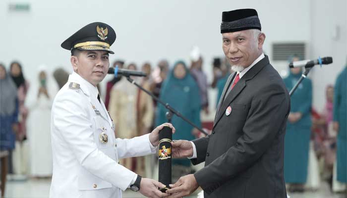 Gubernur Sumbar Lantik Penjabat Wali Kota Sawahlunto Fauzan Hasan 1 Gubernur Sumbar, Mahyeldi bersama Penjabat Wali Kota Sawahlunto, Fauzan Hasan