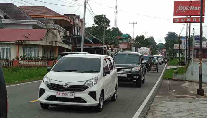 Berlaku Aturan One Way, Pengendara dari Padang ke Bukittinggi harus Lewat Malalak, Ini Detailnya 1 Volume kendaraan yang melintasi jalan Bukittinggi - Padang Panjang mulai ramai dilalui kendaraan
