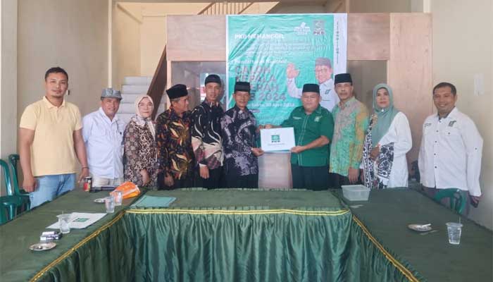 Tungku tigo sajarangan Koto Nan Godang wakili Joni Hendri ambil formulir pendaftaran di PKB Kota Payakumbuh
