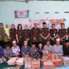 Kejari Dharmasraya bersama Ikatan Adhyaksa Dharmakarini Santuni Anak Yatim dan Bagi-bagi Takjil