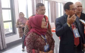 Ketua Dpc Peradi Kota Payakumbuh Periode 2024-2029, Iskandar, Sh Berikan Keterangan Kepada Wartawan