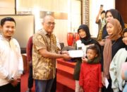 Ketua DPRD Sumbar Berikan Bantuan bagi Anak-anak Seniman Almarhum