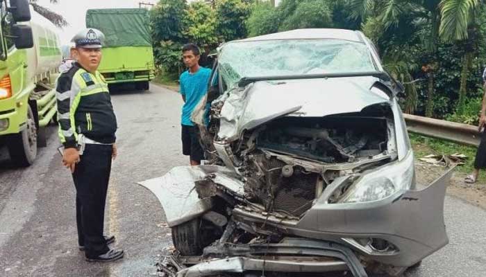 Kecelakaan Lalu Lintas Terjadi Di Jalan Lintas Sumatra (Jalinsum) Km 170 Dari Padang Tepatnya Jorong Koto Lamo, Nagari Muaro Takuang, Kecamatan Kamang Baru, Kabupaten Sijunjung