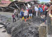 Gubernur Sumbar, Mahyeldi Ansharullah Tinjau Lokasi Banjir Bandang Lahar Dingin