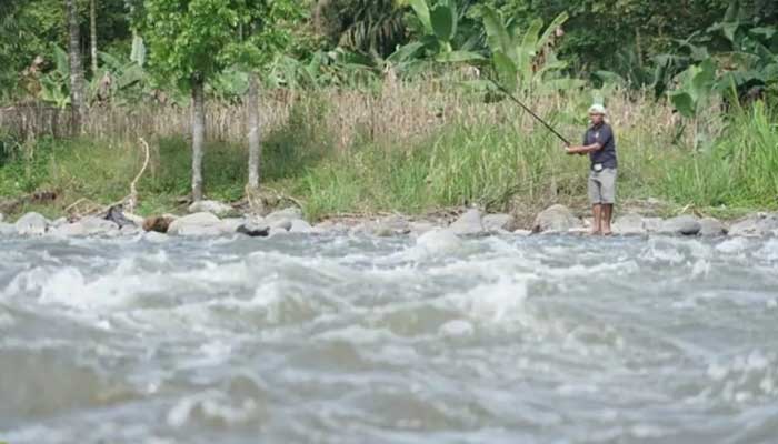 Memancing di Batang Sangir Solok Selatan
