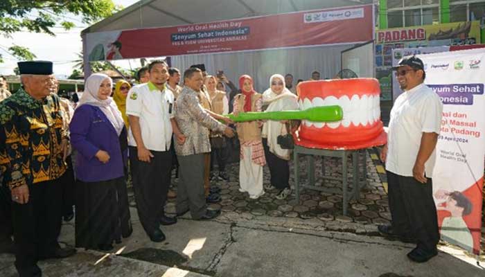 Pepsodent Ajak 125.000 Siswa Sd Dan Smp Di Kota Padang Sikat Gigi Bersama