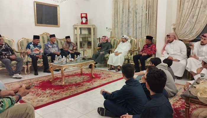 Keluarga Besar Syekh Ahmad Khatib Al Minangkabawi Sambut Baik Usulan Penggantian Nama Masjid Raya Sumbar 1 Suasana pertemuan Gubernur Sumbar, Mahyeldi dengan Keluarga Besar Syekh Ahmad Khatib Al Minangkabawi di Makkah