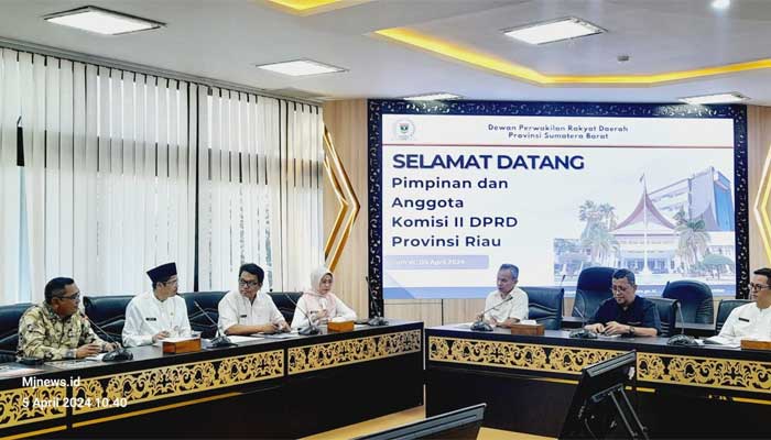 Sekwan DPRD Sumbar Terima Kunjungan Kerja Komisi II DPRD Riau 1 Sekwan DPRD Sumbar Terima Kunjungan Kerja Komisi II DPRD Riau