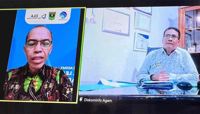 Kepala Dinas Komunikasi dan Informatika Kabupaten Agam, Syatria dan Kepala Bidang IKP, Antono.