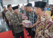 Pj Bupati Muba Adakan Halal Bihalal dengan Warga Usai Salat Id di Rumah Dinas