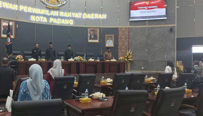 Rapat Paripurna DPRD Padang, Wawako Ekos Albar Sampaikan Laporan Pertanggungjawaban Pelaksanaan APBD 2023 2 Suasana Rapat Paripurna DPRD Kota Padang