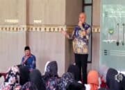 Bupati Bengkulu Selatan Serahkan Langsung Perpanjangan SK Kepada 138 TKD 9 1001205352 600x400