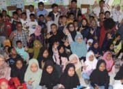 Kunjungi Anak-anak Korban Bencana di Agam, Wagub Sumbar Salurkan Bantuan untuk Trauma Healing