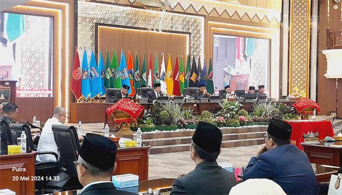BPK Serahkan LHP LKPD 2023 dalam Rapat Paripurna DPRD Sumbar