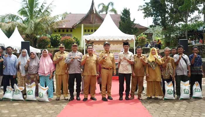 Penyaluran Bantuan Beras Tahap Kedua bagi 833 KPM di Sangir Balai Janggo, Solsel