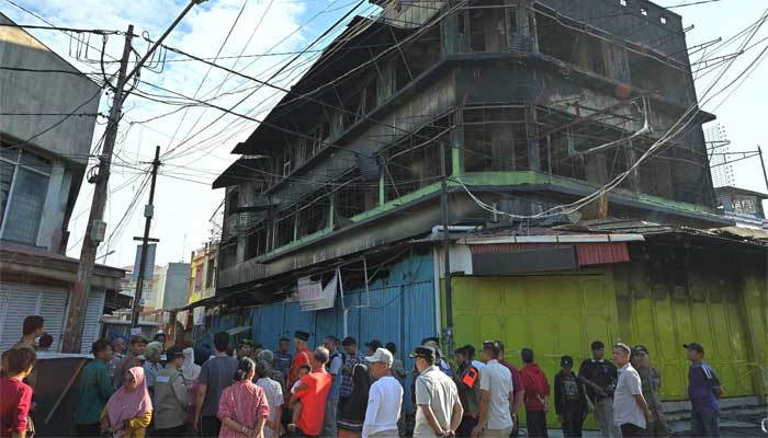 Gubernur Mahyeldi Tinjau Blok A Pasar Raya Padang yang Terbakar