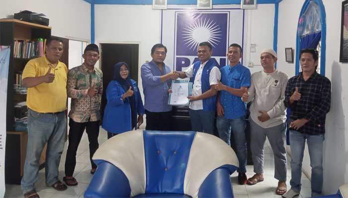 Eri Ridun Kembalikan Berkas Pendaftaran Bakal Calon Kepala Daerah ke PAN Limapuluh Kota