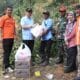 Penjabat Walikota Sawahlunto, Fauzan Hasan serahkan bantuan kepada warga terdampak longsor