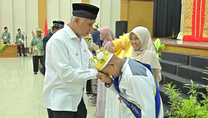 Gubernur Mahyeldi Hadiri Wisuda Tahfiz SDIT dan SMPIT Iqro' Kota Solok