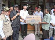 Tinjau Dampak Bencana di Sijunjung, Gubernur Sumbar Salurkan Bantuan Rp400 Juta Lebih