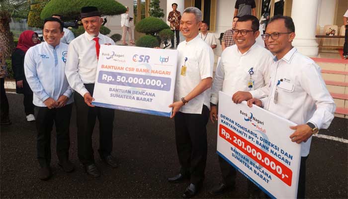 Gubernur Sumbar Terima Bantuan Bencana dari Bank Nagari