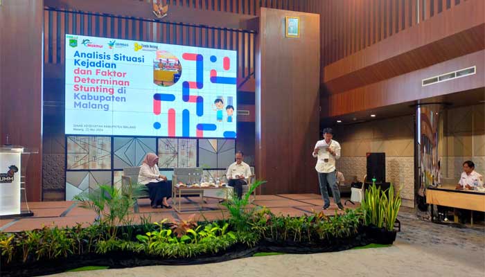 Kabid Kesejahteraan Masyarakat Dinas Kesehatan Kabupaten Malang, Gunawan Djoko Untoro berikan paparan percepatan penurunan stunting