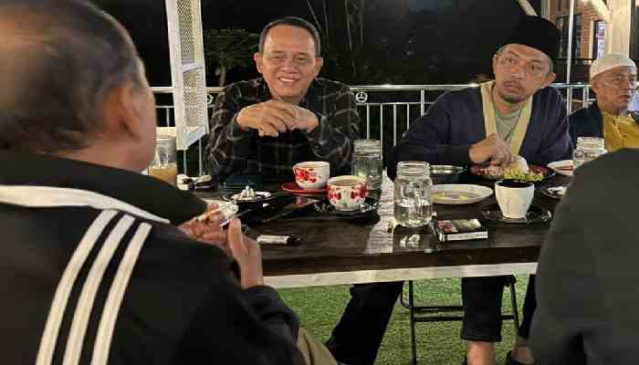 Falevi Mazni Silaturahmi dengan Joni Hendri