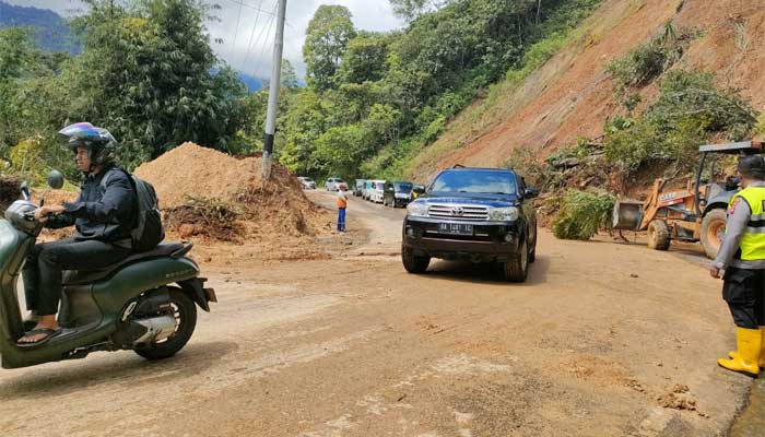 Jalan Padang - Bukittinggi via Malalak Sudah Bisa Dilewati, Tetap Hati-hati 1 Jalan Padang - Bukittinggi via Malalak sudah bisa dilewati