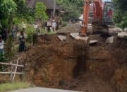 Jembatan Penghubung Tombang Padang Putus, Dinas PUPR Pasbar Buat Jalan Alternatif