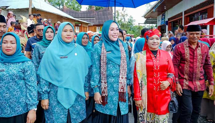 Ketua TP PKK Kabupaten Solok Dukung Lomba Kader Posyandu Berprestasi di Koto Gaek 1 Ketua TP-PKK Kabupaten Solok, Ny. Emiko hadiri lomba kader posyandu berprestasi di Jorong Koto Gaek, Talang
