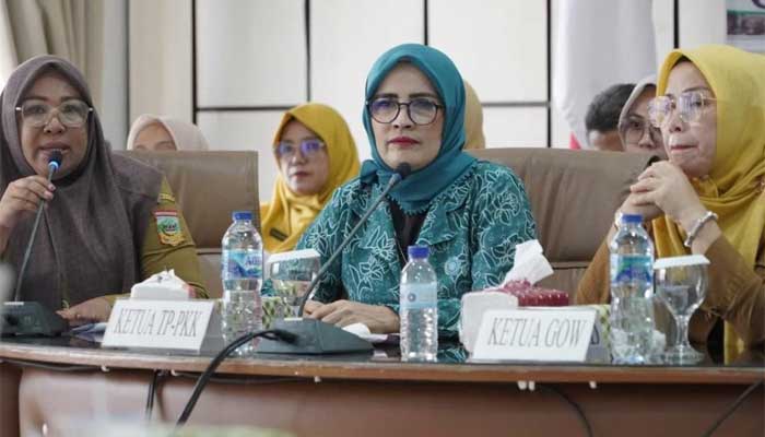 Ketua TP-PKK Solok Selatan Ny. Erniati saat Lomba vlog Kecamatan dan Nagari Layak Anak