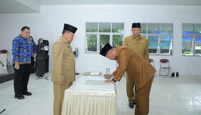 Muhilli Lubis Lantik 43 Kepala Sekolah di Kabupaten Asahan