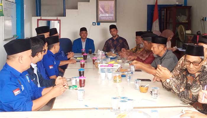 Niniak Mamak Koto Nan Gadang Antarkan Joni Hendri Mendaftar Cakada Payakumbuh