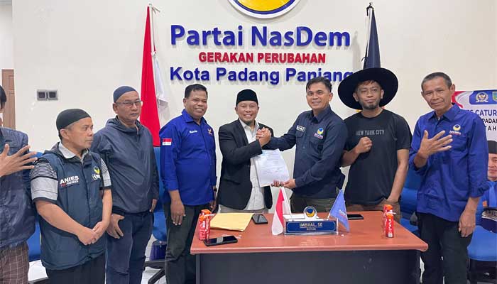 Novi Hendri Mendaftar Bakal Calon Walikota di Partai Nasdem Padang Panjang