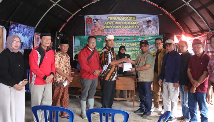 Pemilik Hotel Sakura Syariah Lubuk Basung, H Isman Tanjung Salurkan Bantuan Bencana di Kabupaten Agam