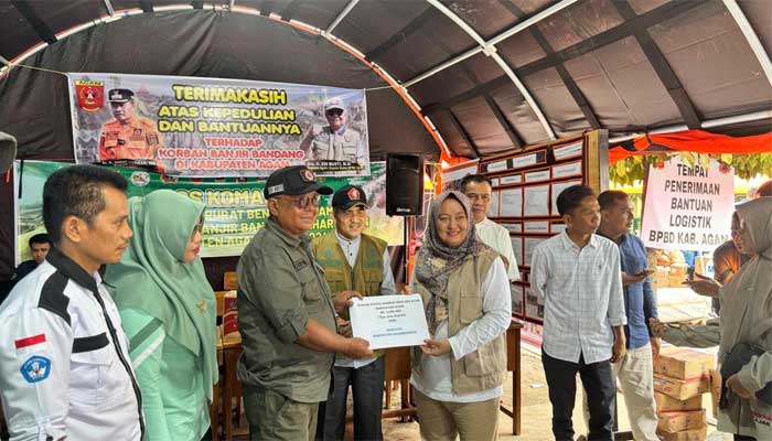 Pemkab Dharmasraya Salurkan Bantuan Sembako ke Korban Bencana di Agam