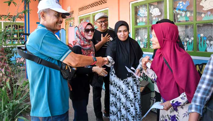 Pengurus Magek Saondoh Bukittinggi Bantu Korban Banjir Lahar Dingin di Agam