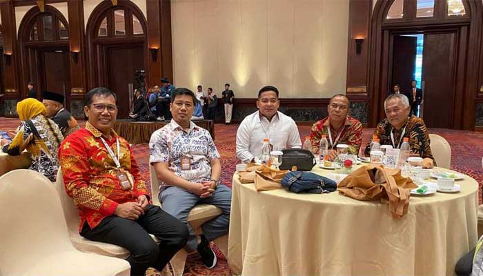 Pimpinan dan Anggota DPRD Dharmasraya Hadiri Seminar Mahkamah Kehormatan DPR RI 1 Pimpinan dan Anggota DPRD Dharmasraya Hadiri Seminar Mahkamah Kehormatan DPR