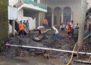 Satgas Penanggulangan Bencana Agam Bersihkan Fasilitas Umum Terdampak Banjir Bandang Lahar Dingin 10 Satgas Penanggulangan Bencana Agam Bersihkan Fasilitas Umum Terdampak Banjir Bandang Lahar Dingin
