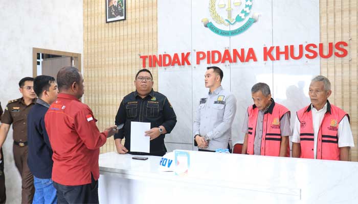Kejati Kepri Kembali Serahkan Tersangka dan Barang Bukti Kasus Korupsi Pembangunan Polder Pengendali Banjir Kota Tanjungpinang 1 Kejari Kepri Serahkan Tersangka dan Barang Bukti Kasus Korupsi Pembangunan Polder Pengendali Banjir Kota Tanjungpinang
