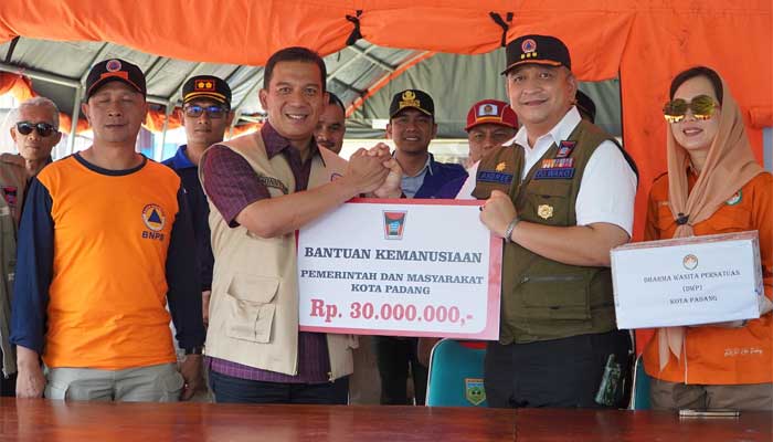 Pemko Padang salurkan bantuan untuk korban bencana di Kota Padang Panjang